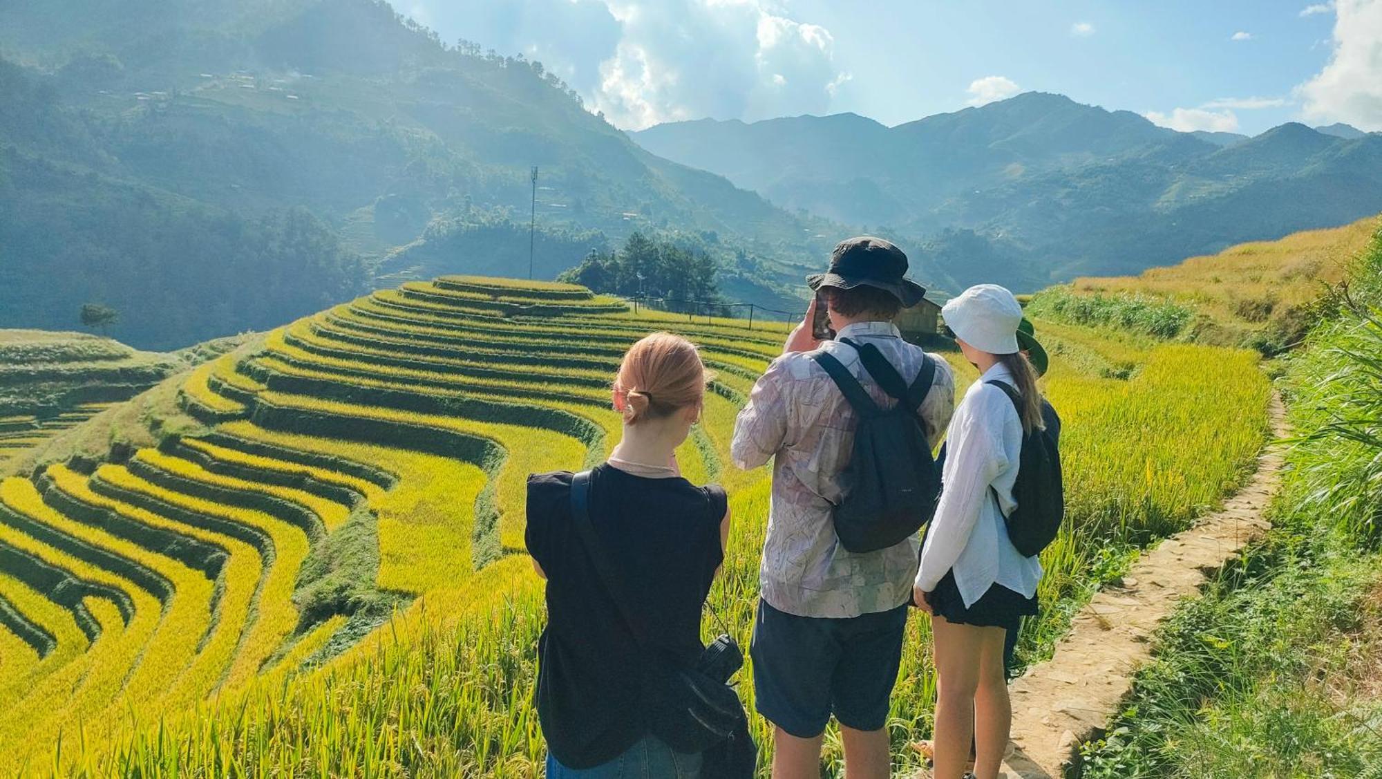 Homestay Indigenous Homestay- Trek- Food- Bus Mu Cang Chai